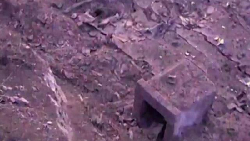 Минути преди адския взрив: Работник блъскал мините с железен чук!