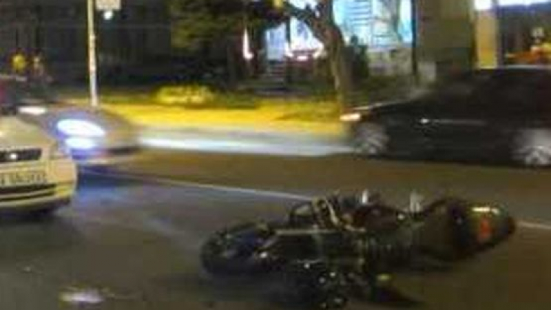 15-годишното момиче, прегазено от мотор в Бургас, е с опасност за живота 