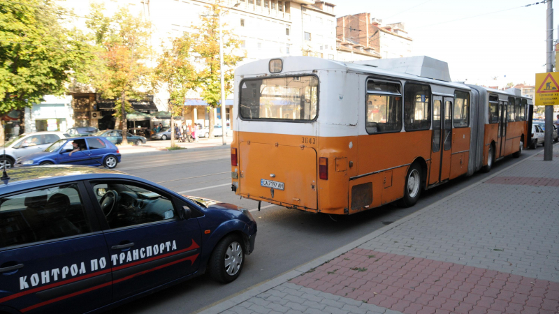 На 20 кръстовища в София: Задръстванията не ловят рейса
