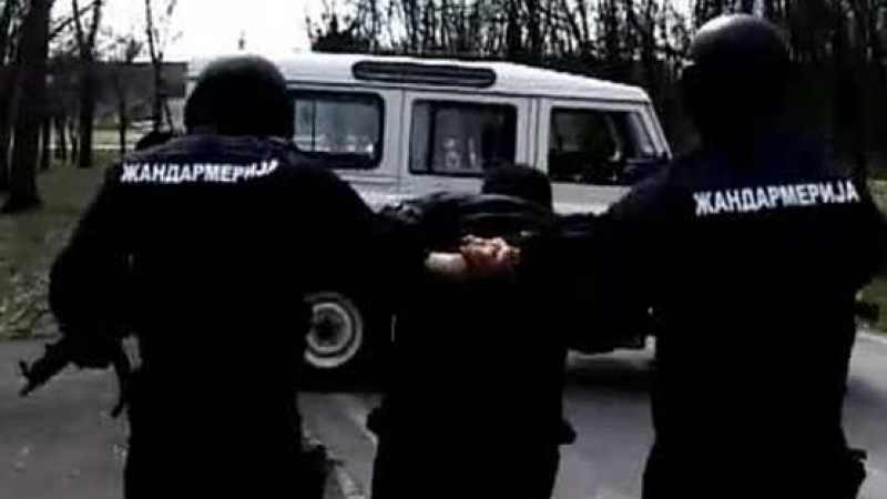 500 жандармеристи и полицаи обсаждат Ихтиман и Петрич 