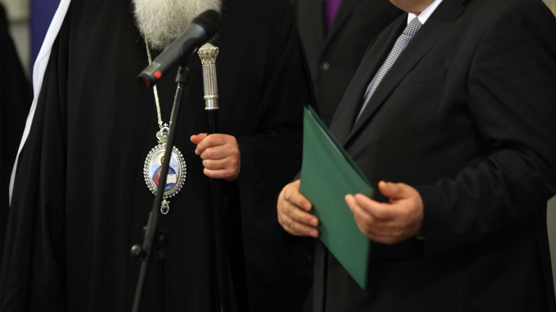 Близнашки връчи на патриарх Неофит акта за „Св. Александър Невски” (СНИМКИ)