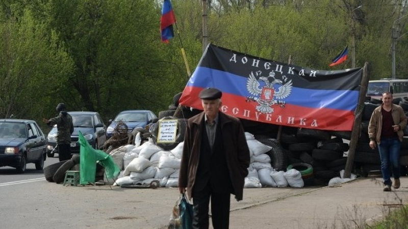 Под дъжд от куршуми: ДНР подписа споразумение за разграничителна линия с Киев 