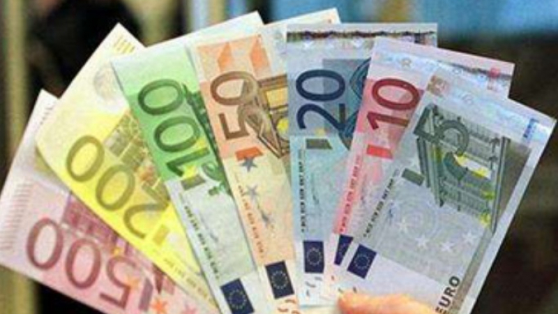 Експерти обясниха защо еврото ще се срине под долара
