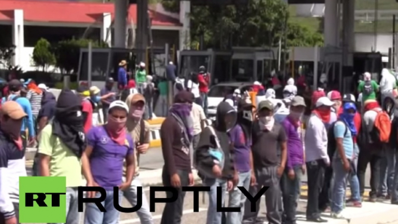 Подпалиха правителствена сграда в Мексико (ВИДЕО)