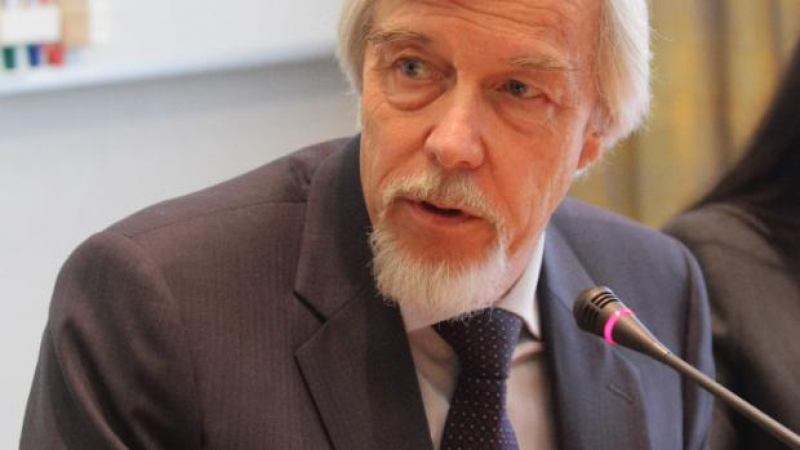 Шефът на ЦЕРН: Уроците по физика трябва да се променят в цяла Европа