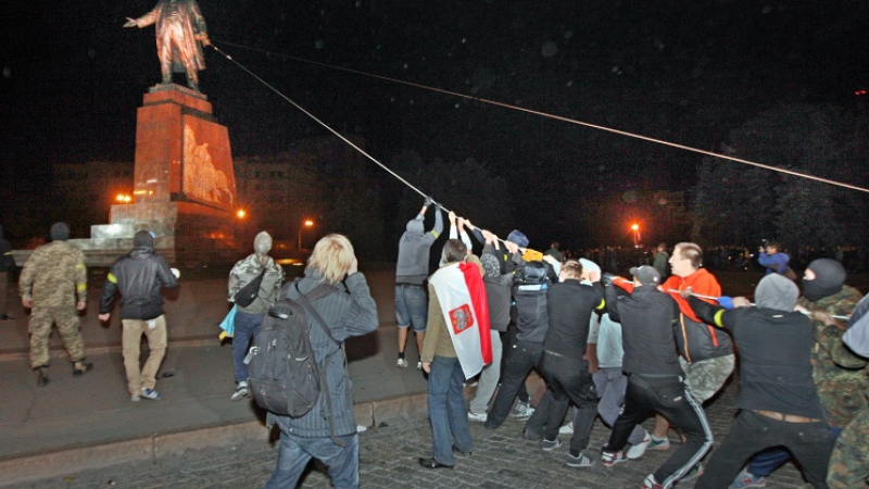 В Полтавска област свалят 120 паметника на Ленин