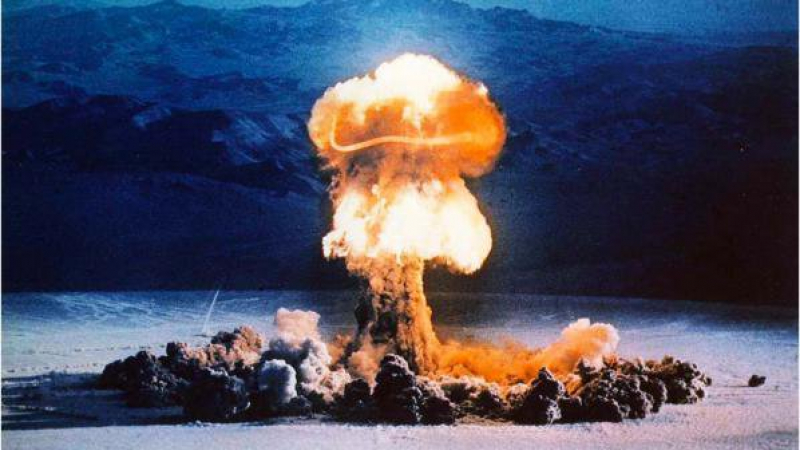 16 октомври: Преди 50 г. Китай изпитва първата си атомна бомба