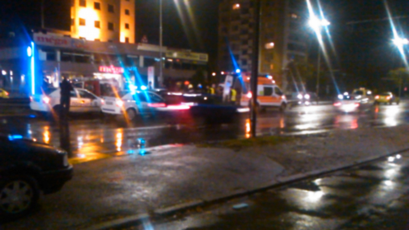Ексклузивно и първо в БЛИЦ: Страшна катастрофа с две коли и автобус на Цариградско шосе