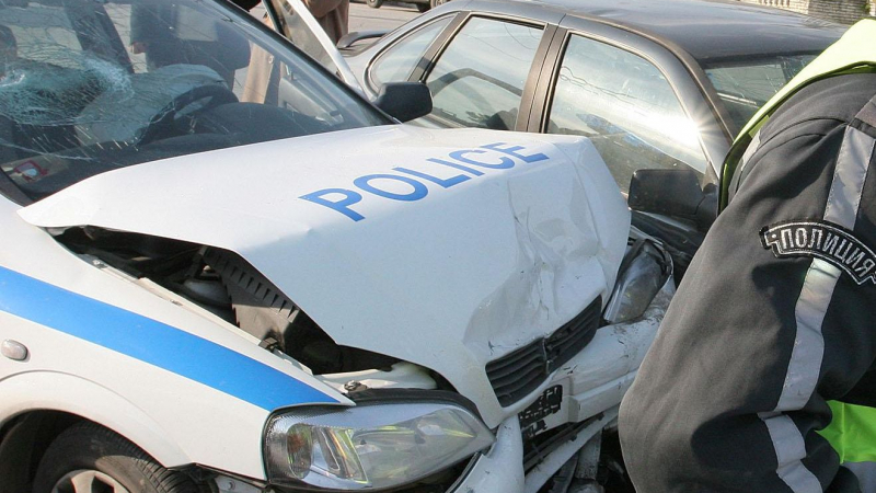 Ченгета в полицейска кола катастрофираха при гонка с нарушител