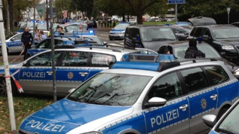 Брадат мъж откри стрелба в немска гимназия