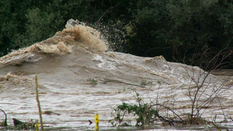 Опасност: Реките в Западна и Централна България може да прелеят