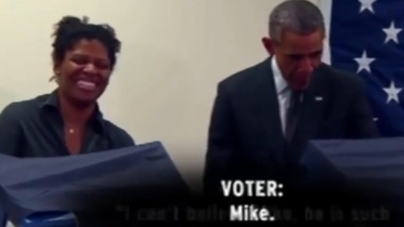 Опасна близост: Ревнивец крещи на Обама да не пипа гаджето му (ВИДЕО)