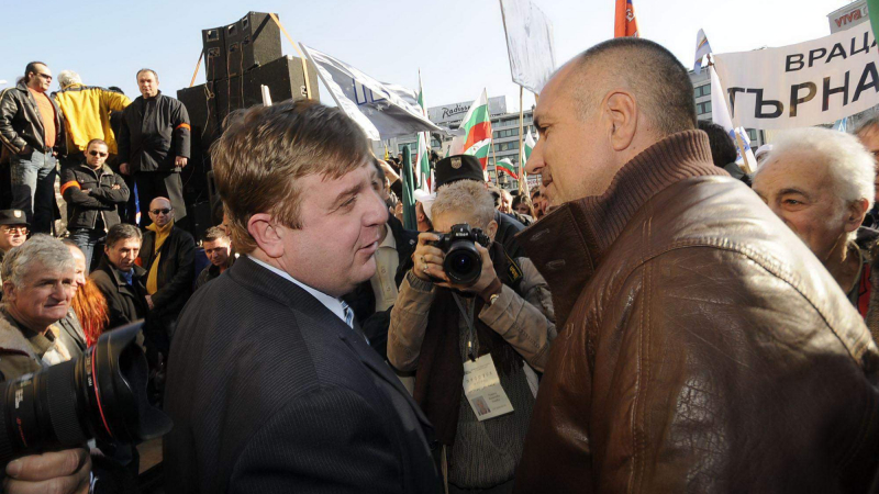 Каракачанов с горещ коментар за разговорите му с Борисов и скърца ли коалицията