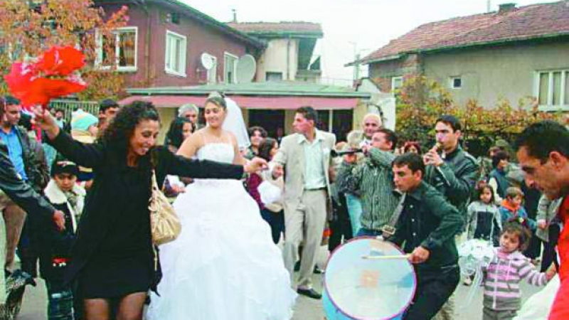Забраняват ромските сватби на открито?