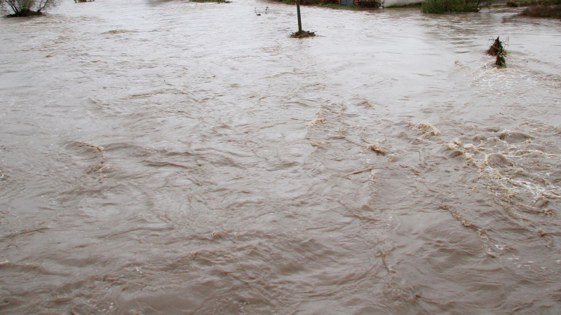 Потопът завлече семейство с колата им в скъсания язовир до село Черни връх