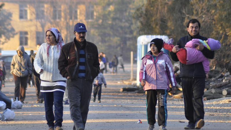 Спипаха 11 бежанци пред царския дворец в Баня