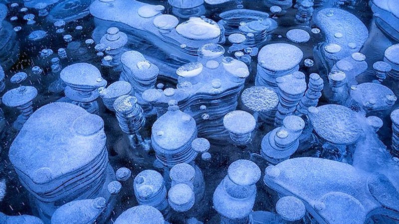 Вижте приказката на замръзналите мехурчета в езерото Абрахам (СНИМКИ)