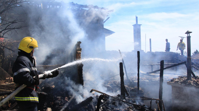 Ресторант в Струмяни изгоря до основи