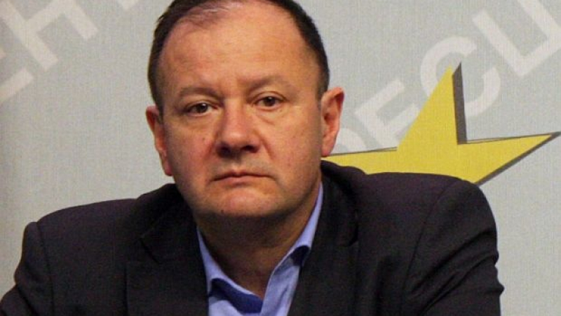 Миков: Всички, уволнени от Народното събрание през последните дни, да потърсят защита 