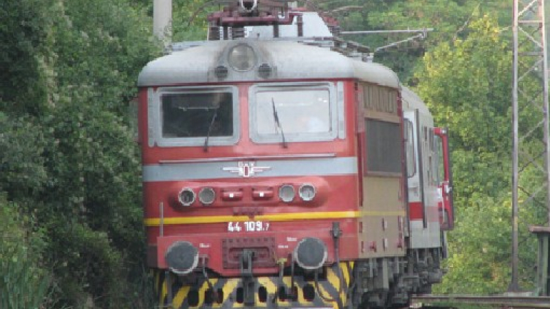 Пак повреда по линията София-Бургас: Бързият влак на крачка от пожар!
