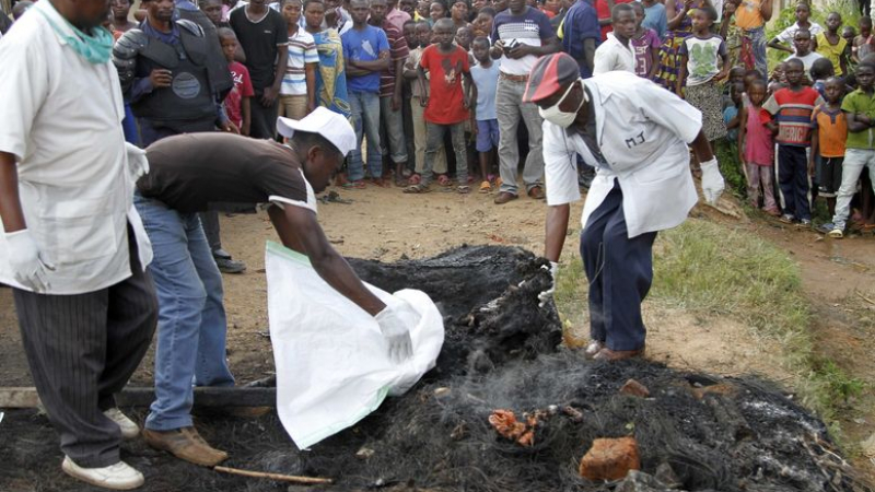 Разгневена тълпа уби с камъни ислямист, изгори тялото му и го изяде 