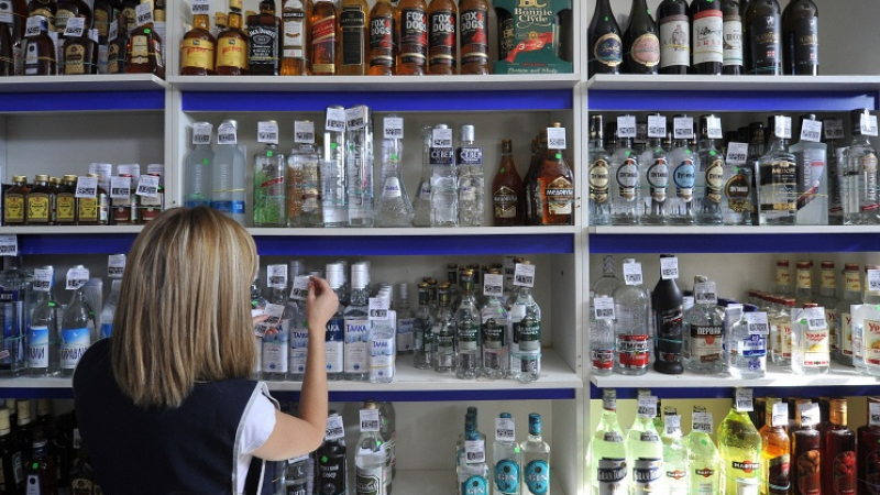 Заподозряха рускиня, че краде водка и я затвориха в хладилник