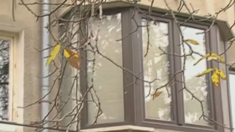 Още за бруталното убийство в София: Бащата се е обесил на балконската врата!