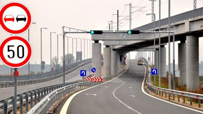 Светофар намалява опашките от камиони по Дунав мост 2
