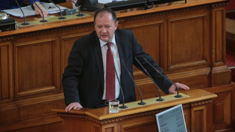 БСП контрира Радан Кънев в парламента
