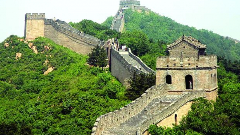40 на сто от младите хора смятат, че краят на комунизма е белязан от рухването на ... Китайската стена  
