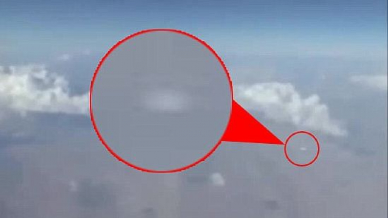 Пътник засне НЛО от самолет (ВИДЕО)