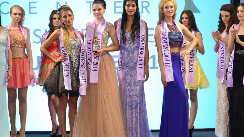 Световен конкурс събра красиви жени и мъже за фешън шоу в София (СНИМКИ)