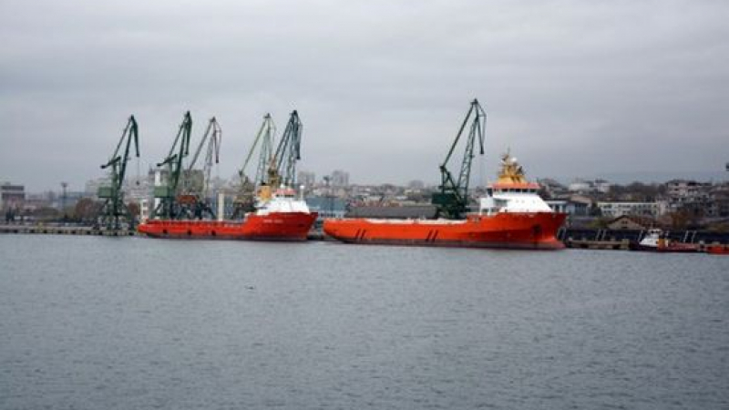 Кораби за изграждането на &quot;Южен поток&quot; акостираха във Варна