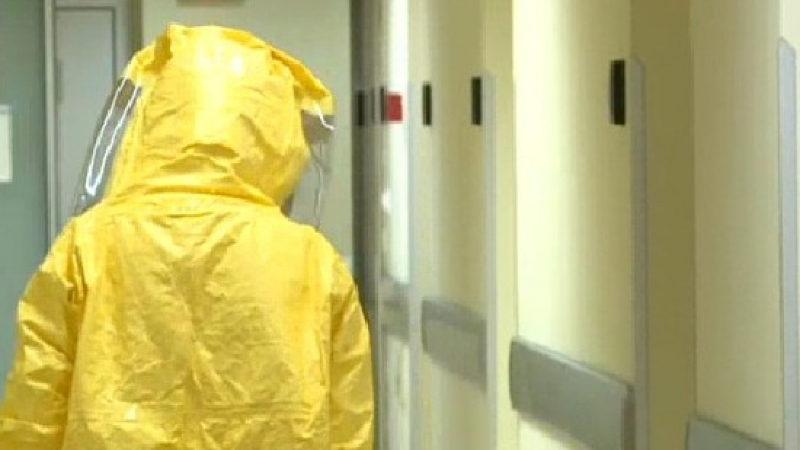 25-имата, имали досег със заподозрения за ебола, нямат никакви симптоми 