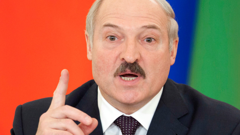 Оперираха Лукашенко след травма на хокей