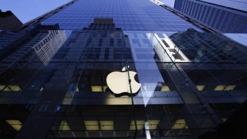 Половин милиард долара глоба за „Епъл“ за картел с електронни книги 