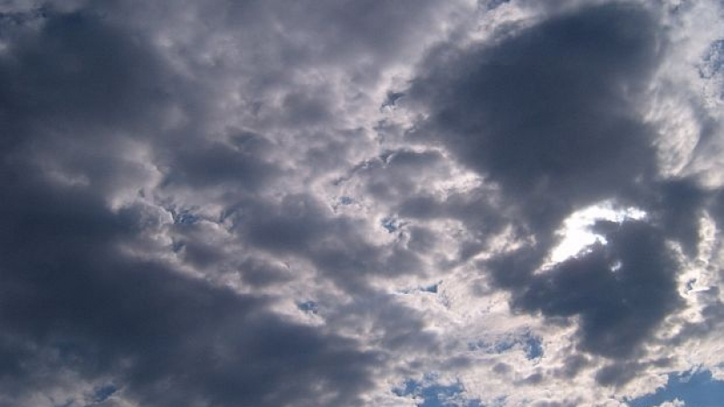 В Северна и Източна България ще е облачно с леки валежи