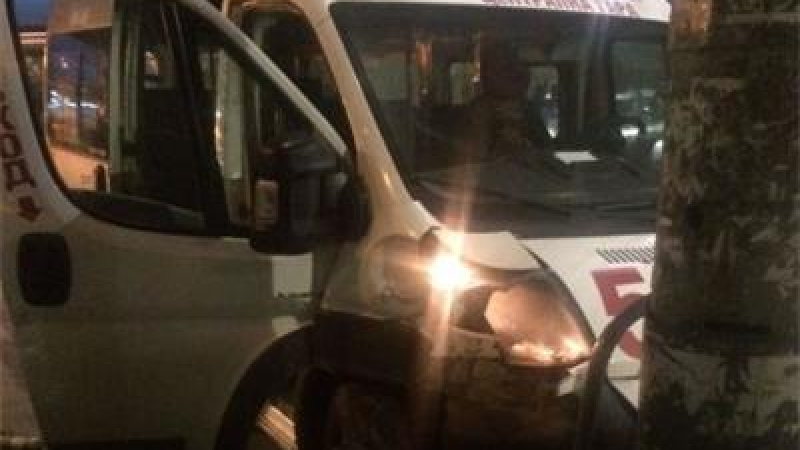 Катастрофа между маршрутка и кола в центъра на София, четирима ранени