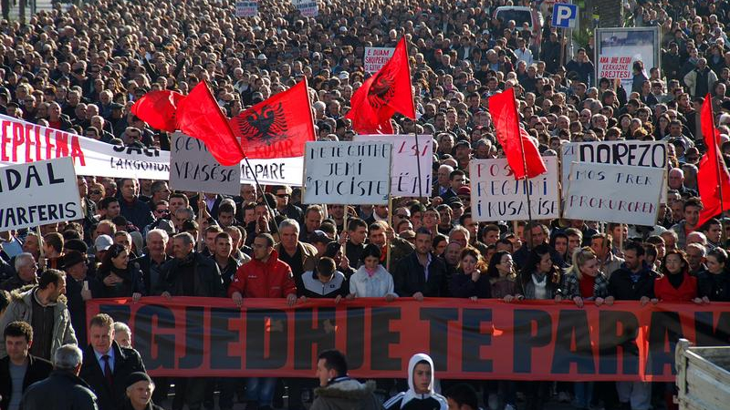 Протести срещу скъпия ток в Албания