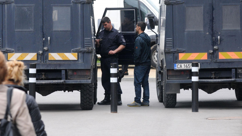 Обръчът се затяга – жандармерията заварди входа и изхода на Пазарджик