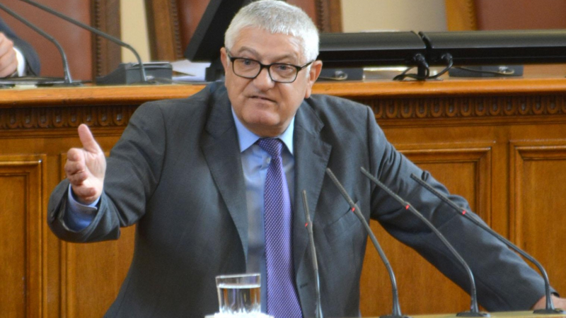 Петър Кънев избран с таен вот от червените за шеф на комисия