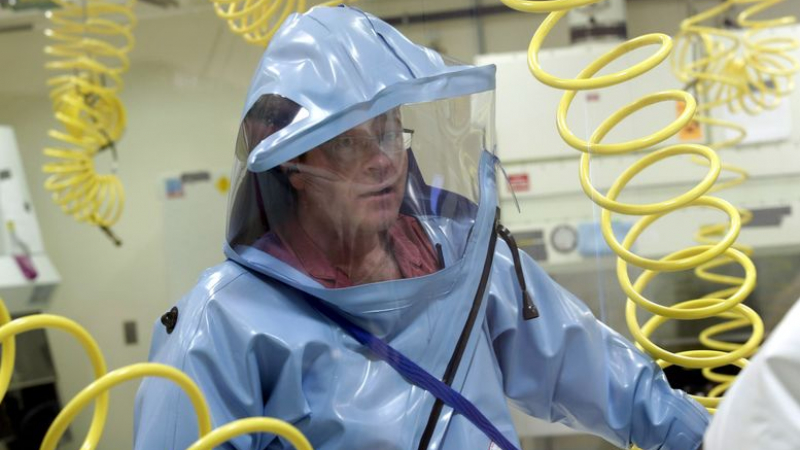 Учени изпитаха успешно ваксина срещу ебола