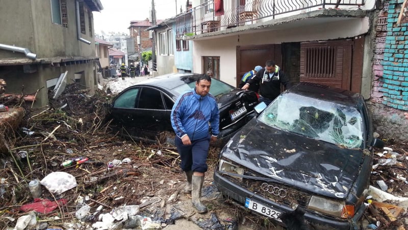 Извънредна новина за потопа във варненския квартал „Аспарухово“, взел 13 жертви