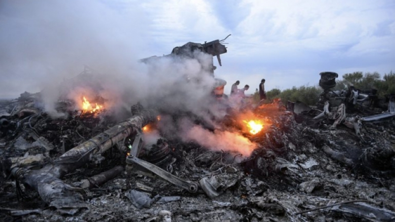 Останки на жертвите от MH17 пристигнаха в Холандия