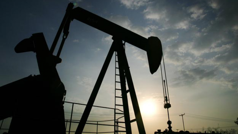 Евтиният петрол ще нанесе по-големи щети на Русия от западните санкции