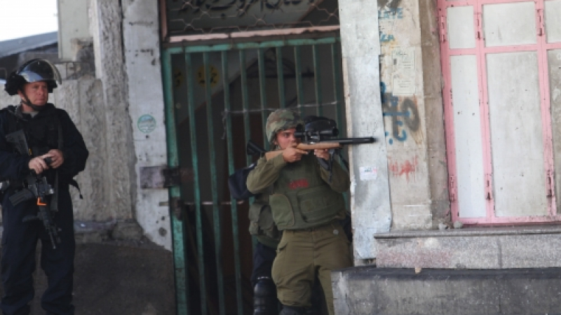 Палестинка нападна с нож израелски войник, застреляха я