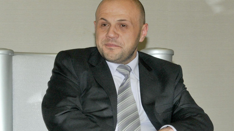 Томислав Дончев в ролята на премиер: Министрите на бегом в бедстващите райони!