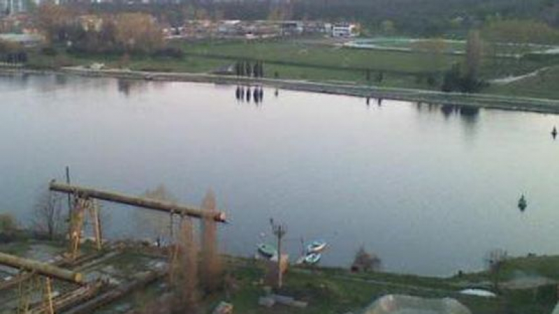 Труп на мъж изплува във Варненското езеро тази сутрин