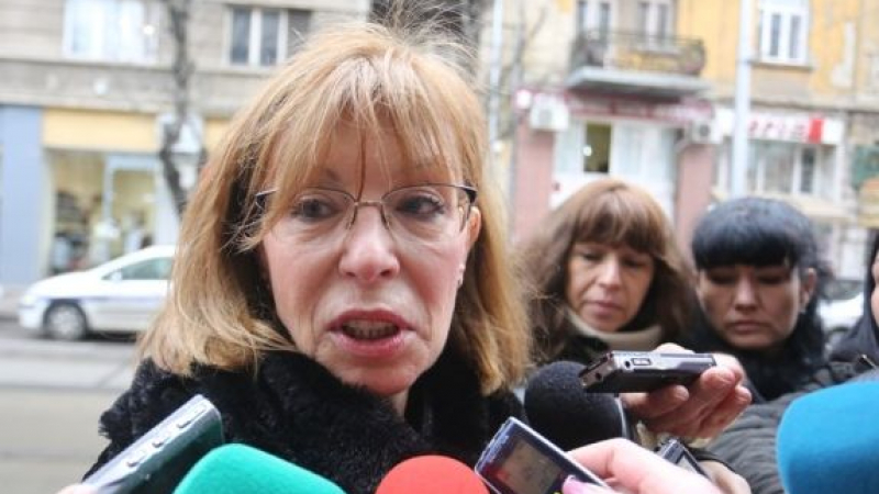 Екс-съдийката Румяна Ченалова лъсна като тартор на протеста пред НС