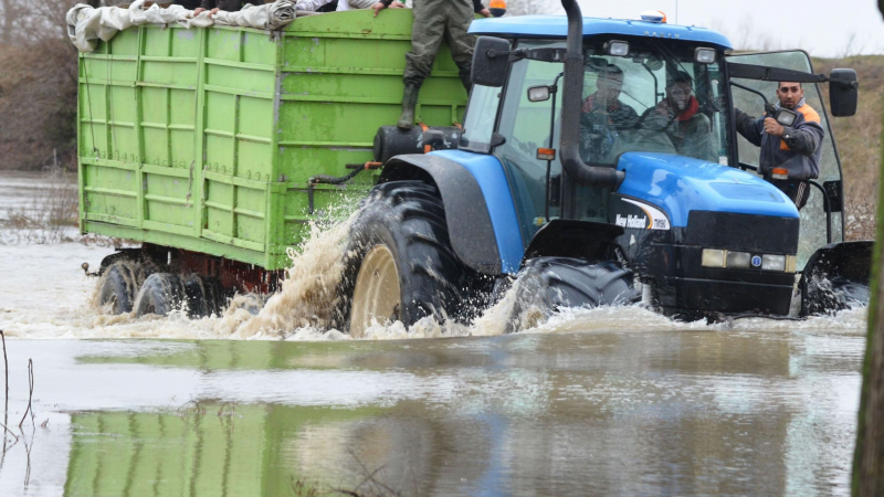 Съединение в паника: Дъждът не спира, 130 обекта наводнени